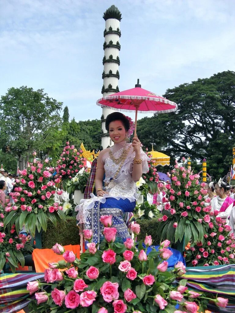 Праздник в тайланде в феврале. Chiang mai Таиланд. Фестиваль цветов Чанг май. Чиангмай Таиланд фестиваль. Фестиваль цветов в Чиангмае.