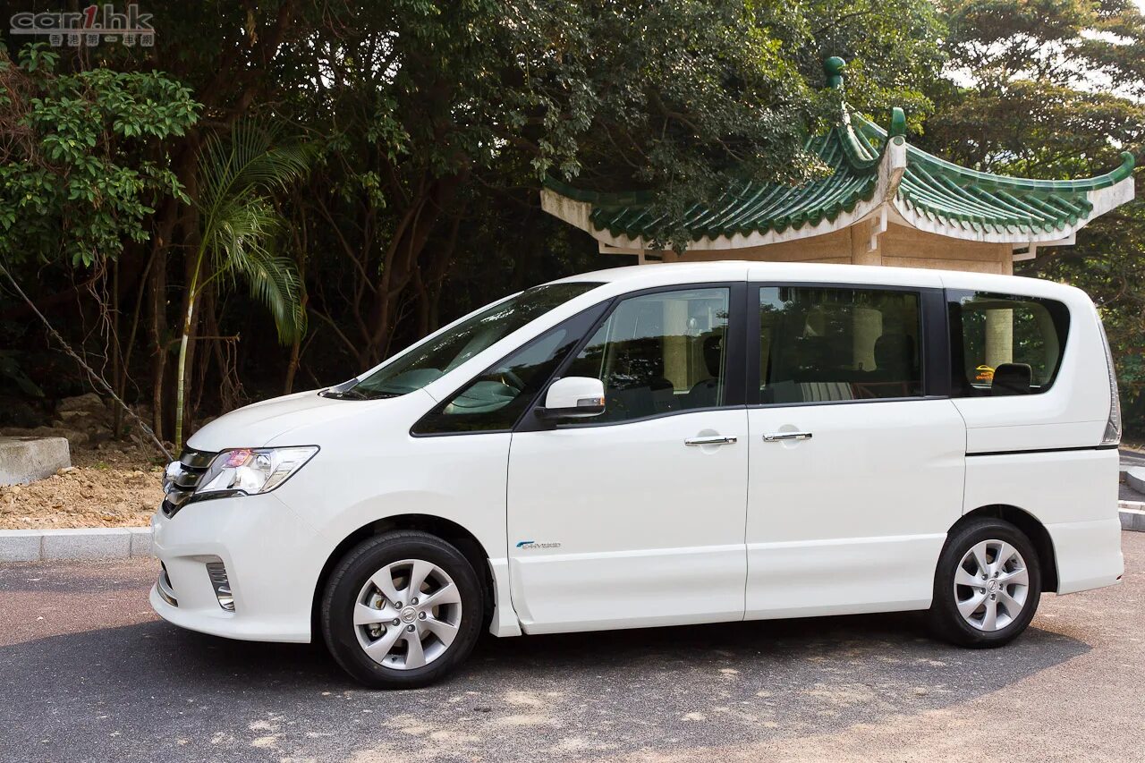 Сирена гибрид. Nissan Serena. Nissan Carina. Nissan Serena s-Hybrid. Nissan Serena Hybrid, 2013.