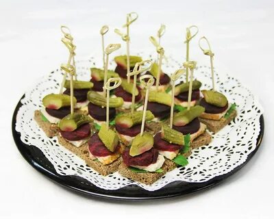 Канапе с бородинским хлебом