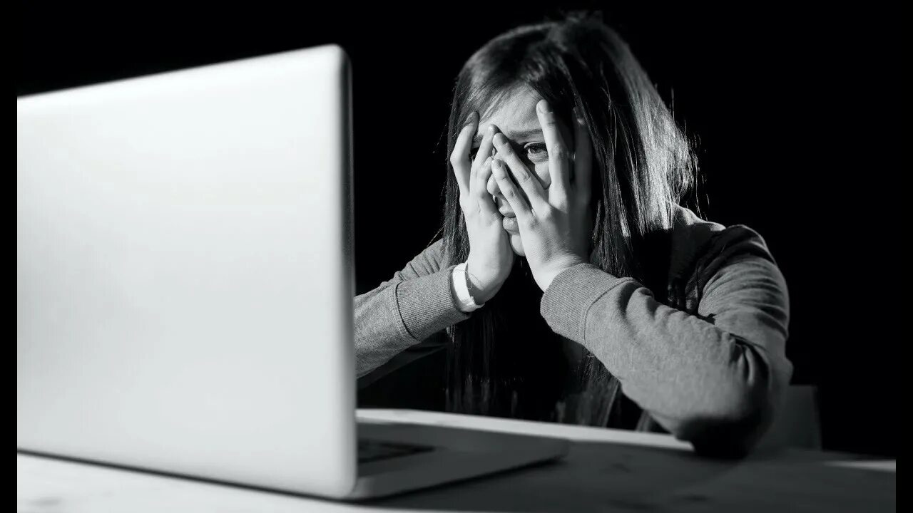 Буллинг в интернете для детей. Агрессия в социальных сетях. Кибербуллинг. Травля ребенка в интернете. Видео кибербуллинг.