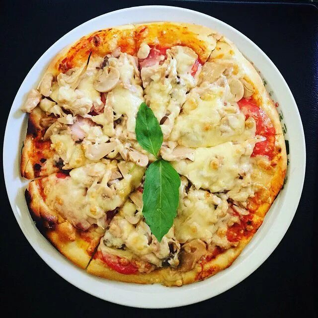 Отель особняк старица. Пицца с ананасами и шампиньонами. Старица карла маркса 53. Старица пиццерия. Ресторан особняк на карла маркса старица.