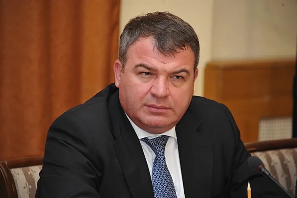Сердюков где сейчас работает 2025. Сердюков министр обороны фото.