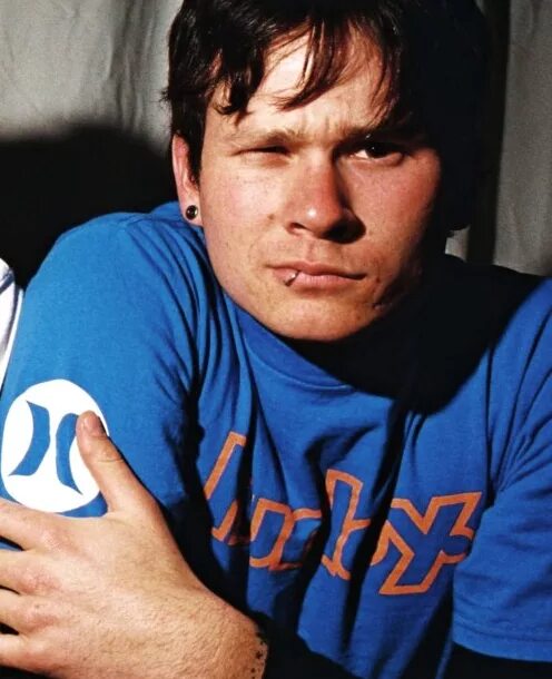 Tom delonge. Blink 182 том делонг. tom delonge 2003. tom delonge 2002.