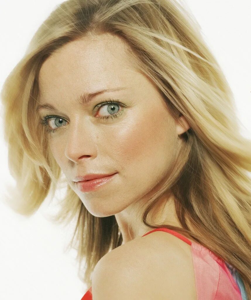 Александре сар. Александре сар. Макенджи джонс актриса. Александре сар. Александре сар.