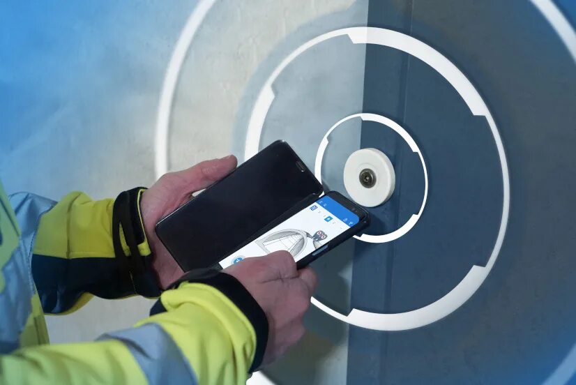 Работа nfc. Сканер nfc меток. nfc в автомобиле в скрытой ручке. nfc метки на зданиях. метка zkteco nfctag.