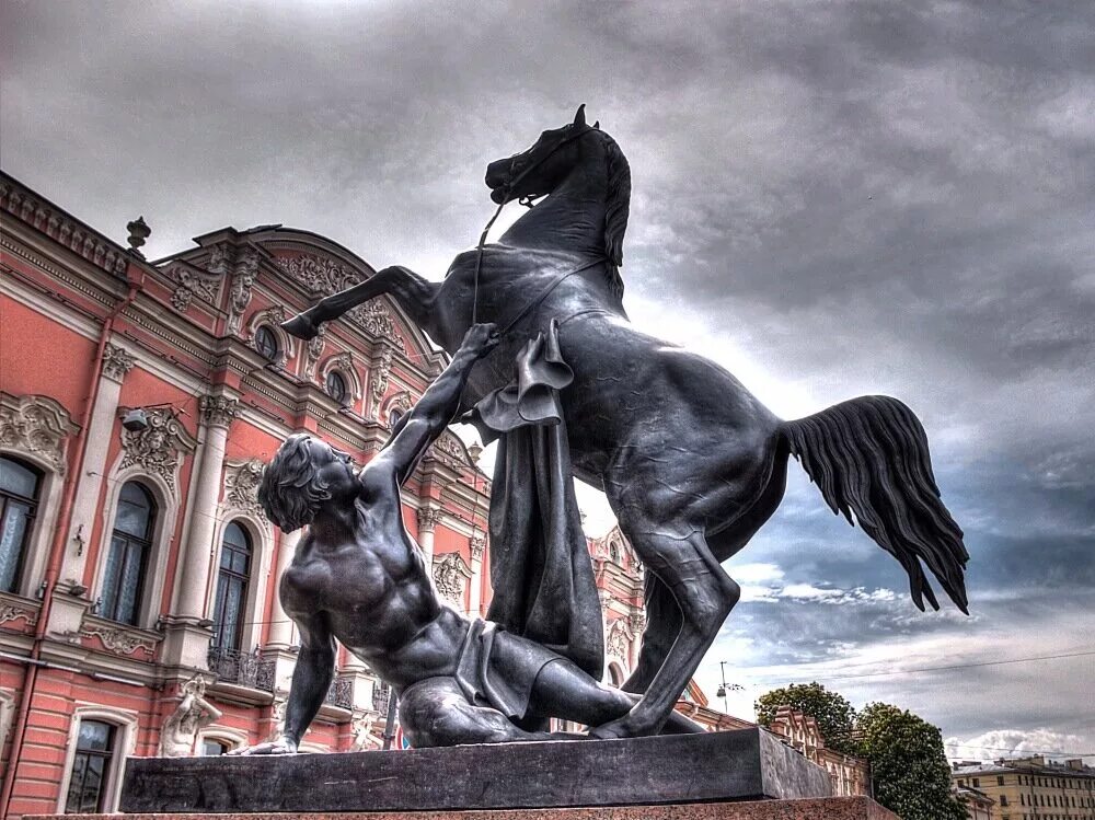 Кони на аничковом мосту в петербурге. Аничков мост в санкт-петербурге кони. Невский проспект аничков мост. Аничков мост кони клодта. Клодт кони на аничковом мосту в петербурге.