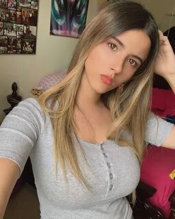 Tabitha (@tabithalookofsky) .