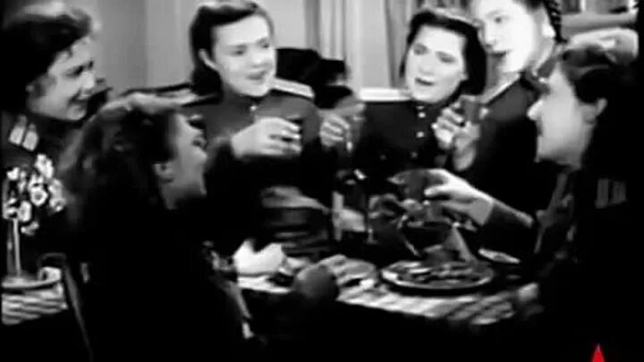 Пора в путь дорогу история. Песня детство золотое веселая. Пора в путь дорогу песня. Небесный тихоход песня пора в путь дорогу. Рок кавер кузнечика.