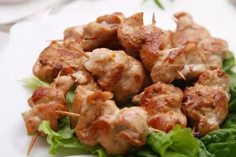 Чтобы куриный шашлык был сочный. Куриный шашлык мариновка. шашлык куриный в маринаде. шашлык из филе курицы. шашлык из курятины.