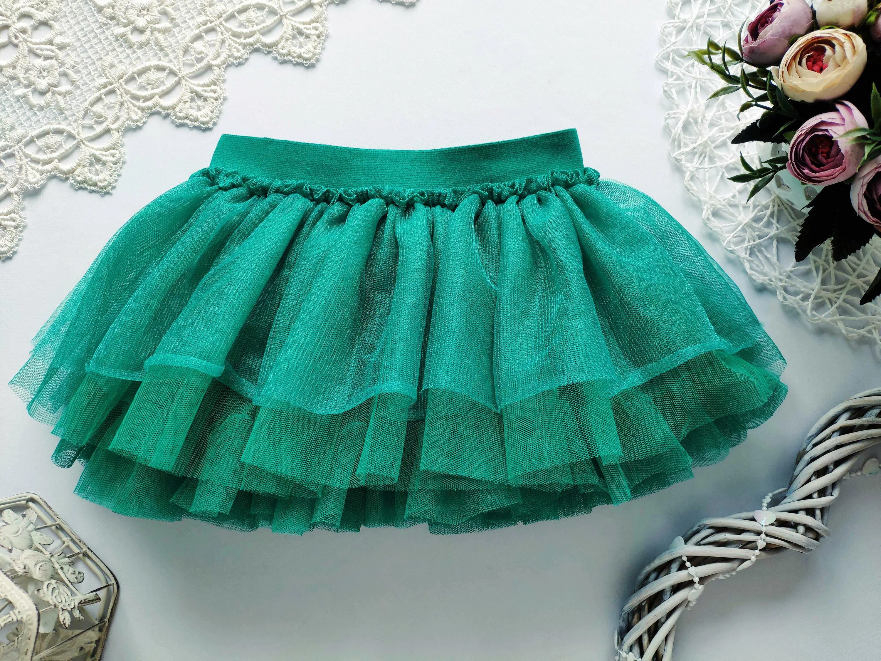 Зеленая юбка девочке. Зеленая юбка девочке. Салатовая юбка. Юбка фатиновая детская зеленая. Юбка пачка зеленая.