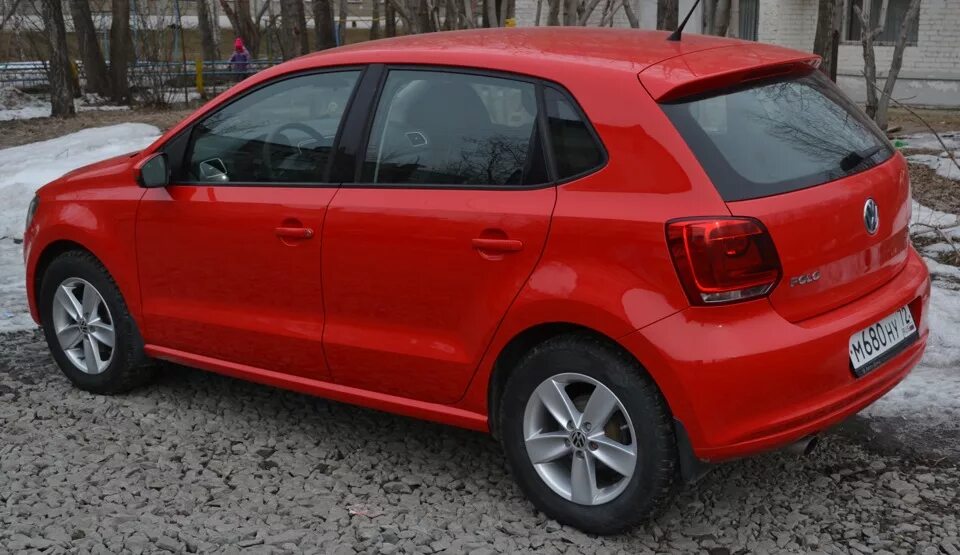 VW Polo Hatchback 1.4 красная. Sb2 VW Polo Hatchback. Сузуки поло хэтчбек. Фольксваген поло хэтчбек с рейлингами. Дверь поло хэтчбек