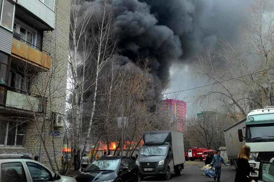 Черный дым сегодня. Пожар Пермь макулатура. Пожар в Перми. Пожар в Перми сейчас. Пожары в Пермском крае за последние сутки.