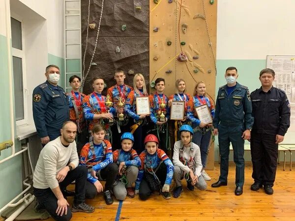 Островки школа. Медаль точка роста. Моу сош с питерка. Нацпроект образование и кружки. Школа 2109 щербинка.