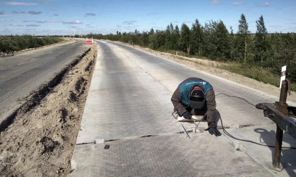 Дорога на уренгой. Тарко сале коротчаево дорога. Губкинский коротчаево. Поселок карачаево новый уренгой. Вокзал станции коротчаево янао.
