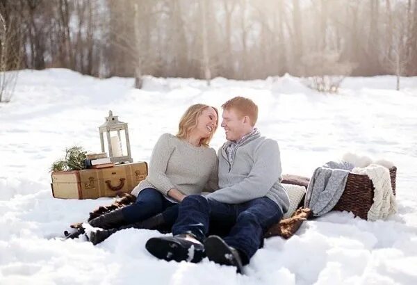 Влюбленные зима. Куда можно сходить на свидание зимой. Новогодние парочки. Зимняя фотосессия. Парочка новый год.