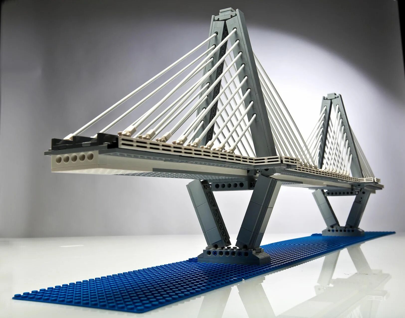 Сделать мост своими руками. Макет моста. Мост из лего. Вантовый мост макет. Макет моста из картона.