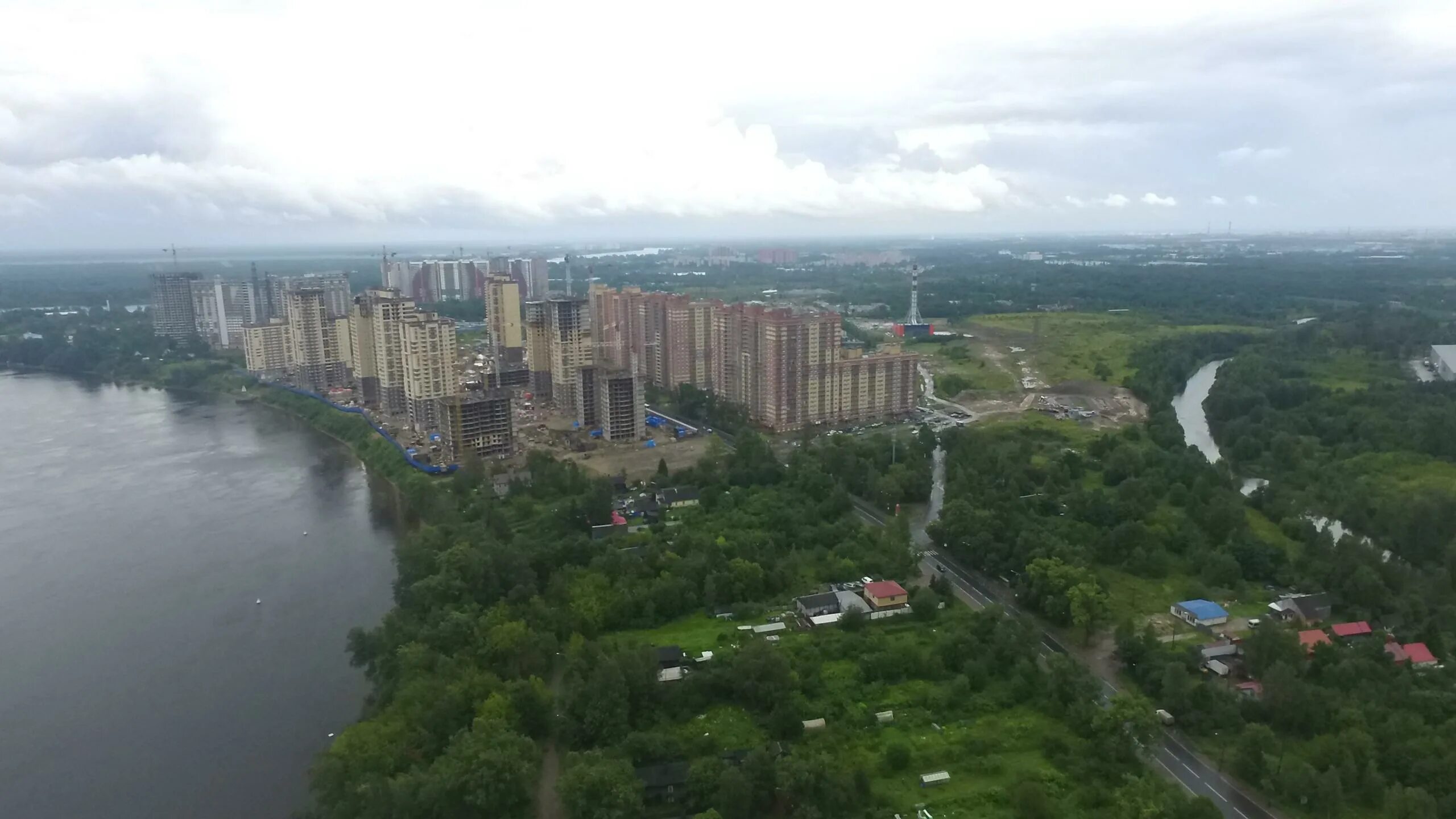 рыбалка с набережной невы. жк рыбацкое санкт-петербург. жк живи в рыбацком спб. жк рыбацкое санкт-петербург. набережная в рыбацком спб.