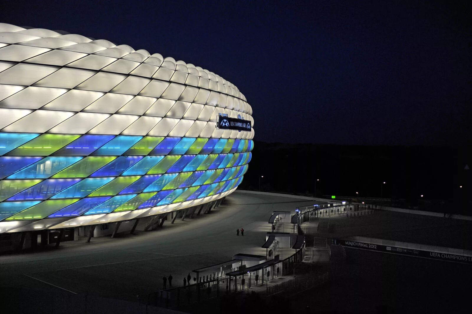 Blue arena. ETFE пленка. Альянц Арена стройка. ЭТФЭ. ETFE прочность.