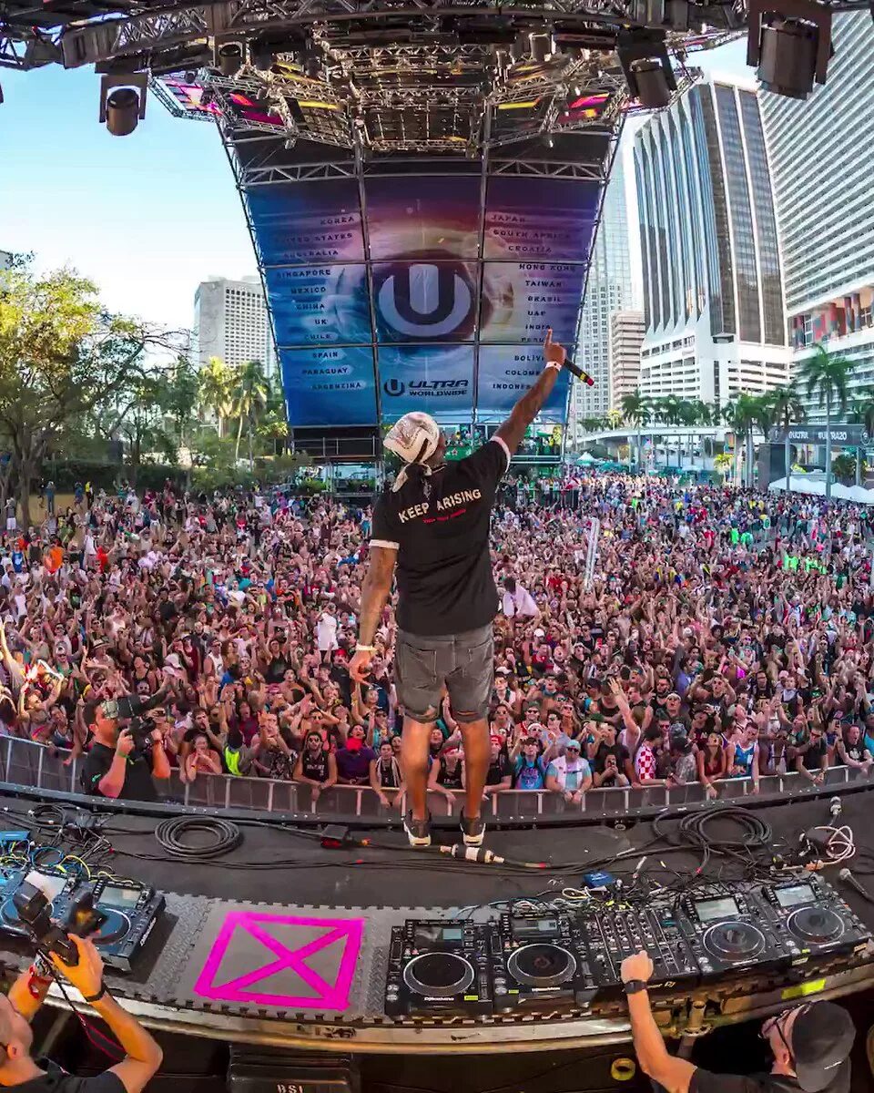 Ultra. Фестиваль ультра Майами. Ультра Мьюзик фестиваль Майами. Ultra Miami 2019. Диджей на фестивале.