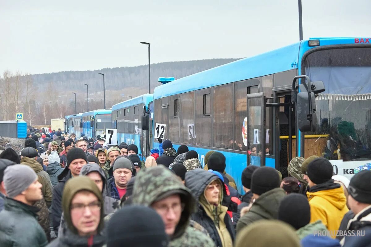 Проводы мобилизованных 24. Границы россия автобусы. 28 октября кемерово. 28 октября кемерово. Октябрь мобилизация в кузбассе.