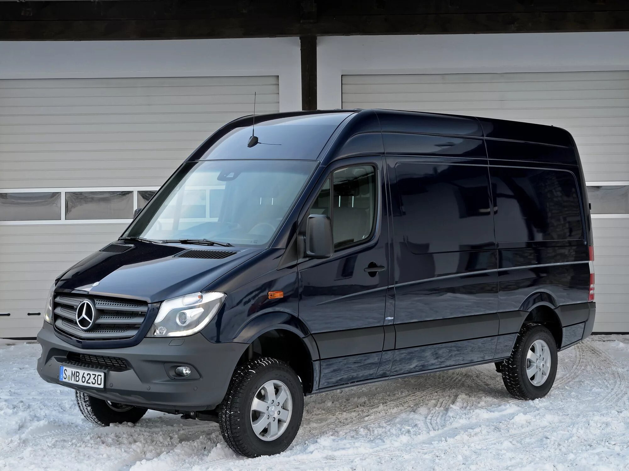 Спринтер рестайлинг. Mercedes-Benz Sprinter 319. Mercedes Sprinter 4x4. Мерседес Спринтер 4 на 4. Mercedes-Benz Sprinter w906.