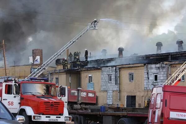 Бадаевские склады в санкт-петербурге пожар. Бадаевские склады в санкт петербурге. Пожар на пивном заводе. Бадаевские склады в блокаду ленинграда. Бадаевские склады сейчас.