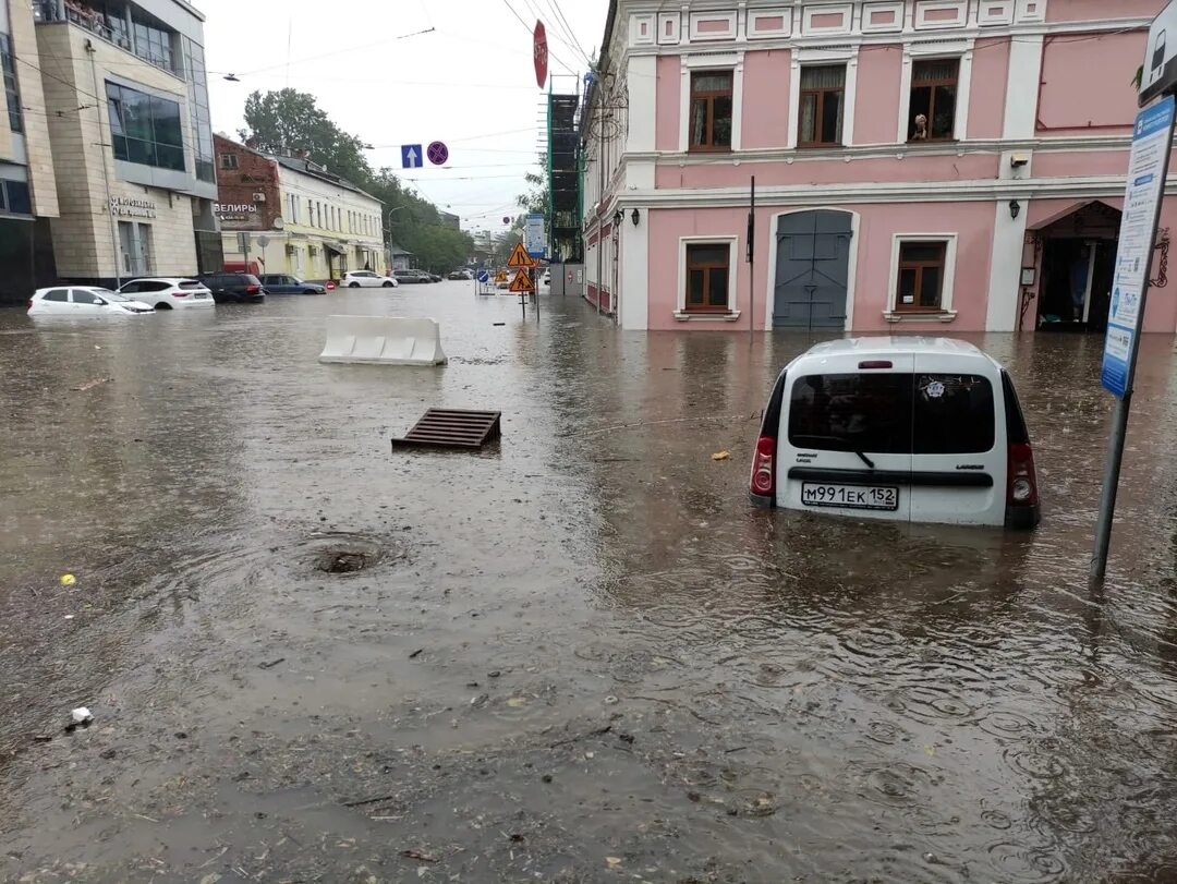 Новгород тонет. Потоп на алексеевской нижний новгород. Ливень. Потоп на алексеевской нижний. Новгород тонет.