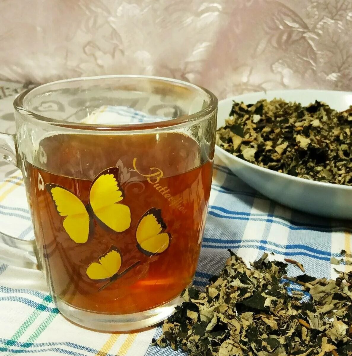 Ферментированный чай из листьев смородины. Ферментированный чай из листьев вишни. Вишневые листья в чай. Листья чая.