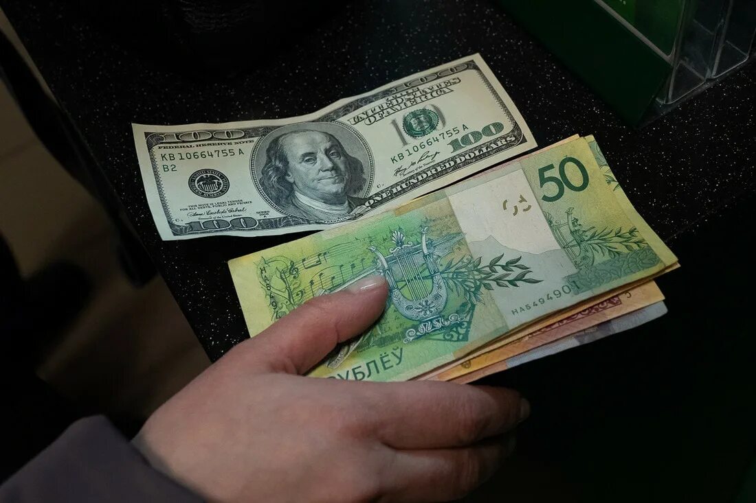 Белорусский доллар. Почему белорусский доллара. 3 доллара в белорусских