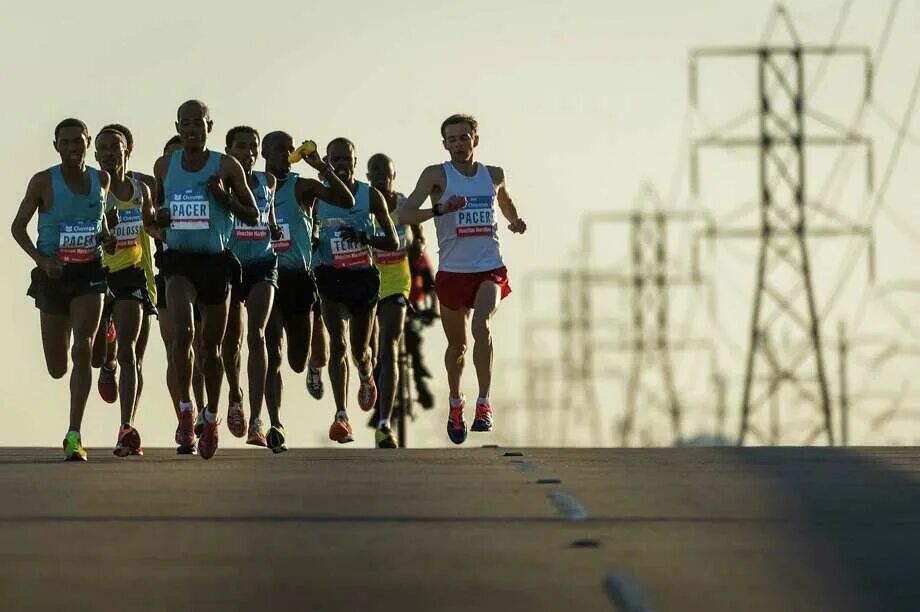 World run. Шестиминутный бег. Массовый забег. Групповой забег. Running the world.