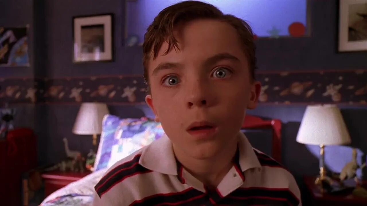 Malcolm in the middle. Malcolm in the middle синтия. скрины из фильма malcolm. malcolm in the middle s4 e5. малькольм уфо.