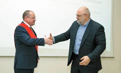 Директор группы илим
