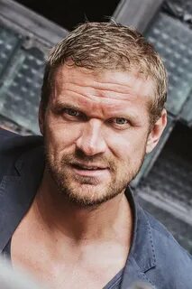 Актер азаров