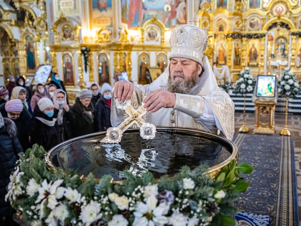 богослужение на крещение господне. крещение праздник церковь. служба крещения господня. крещение в богоявленском соборе в елохове. освящение воды на крещение господне патриарх кирилл.