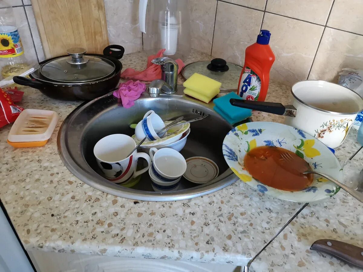 Гора посуды. Грязная и чистая посуда. Грязная посуда. Посуда. Посуда ночью.