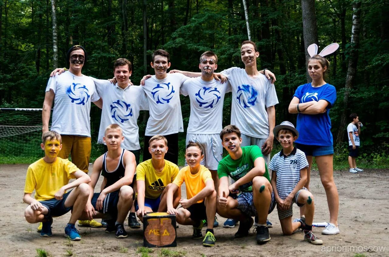 Вожатые в лагере. Вожатый в детском лагере. Современные вожатые. Коллектив вожатых лагеря. Путёвка в лагерь старт энерджи 2023 цена.