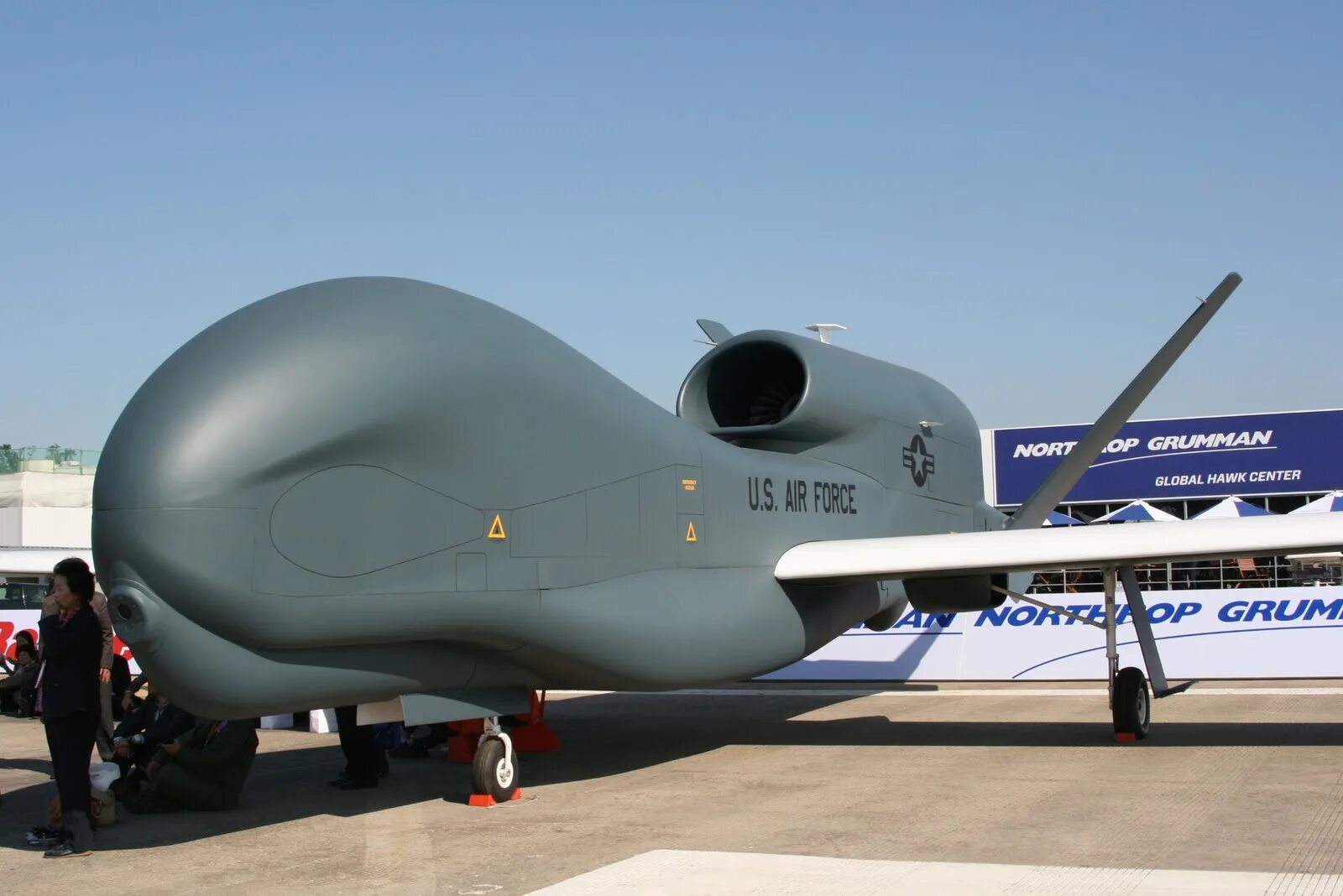 Глобал хок. RQ-4 Global Hawk. Global Hawk беспилотник. Нортроп Грумман RQ-4. Grumman RQ-4b Global Hawk.