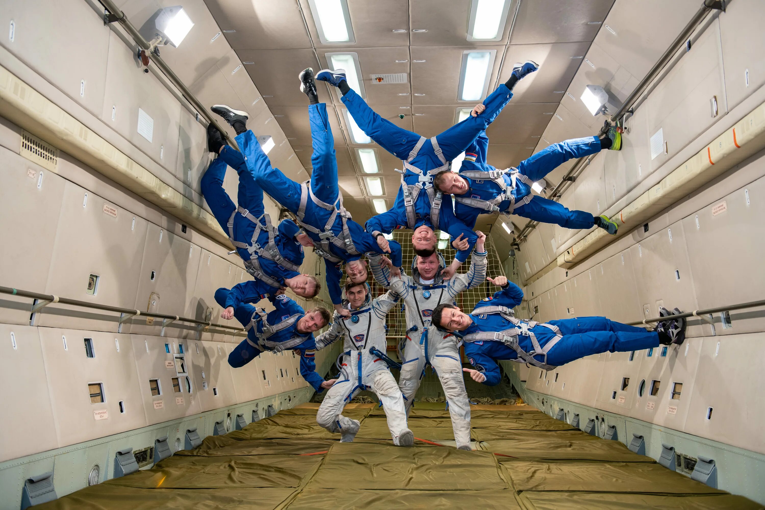 Самый длинный полет в космос. Подготовка Космонавтов. Подготовка Космонавта в космос. Космонавты тренируются. Подготовка Космонавтов к полету.
