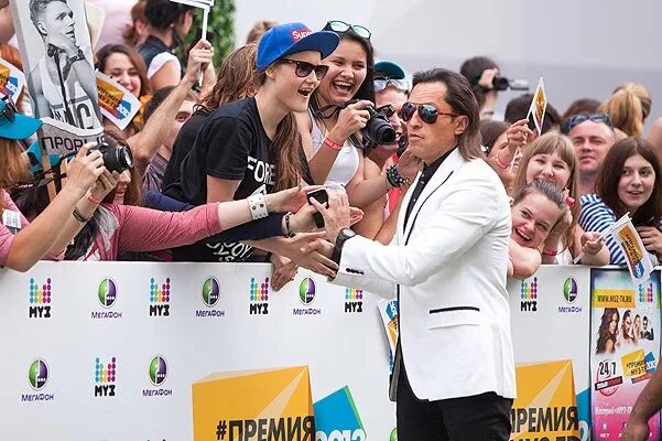 Премия 2013. Премия муз тв 2013. премия муз тв 2013 перезагрузка. ведущие муз тв 2013. премия муз-тв перезагрузка.