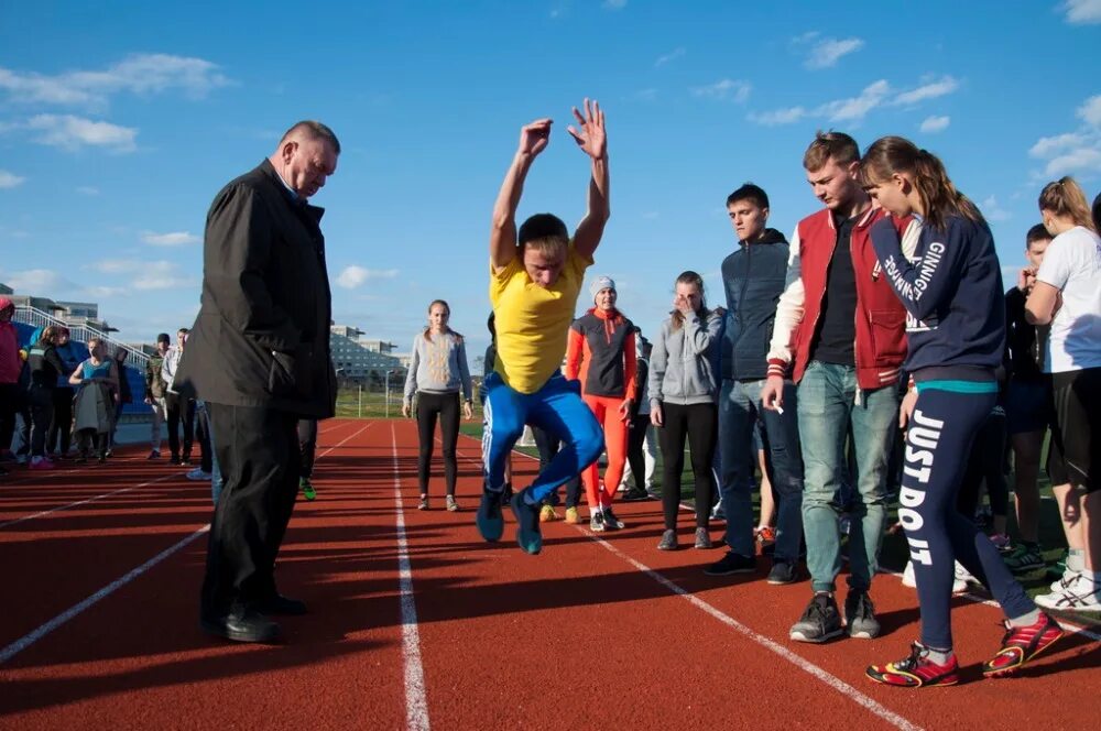 Спортивные мероприятия. Спорт высших достижений. Спортивная подготовка в сфере массового спорта. Цели массового спорта. Массовое физкултурно спортивные мероприятии.