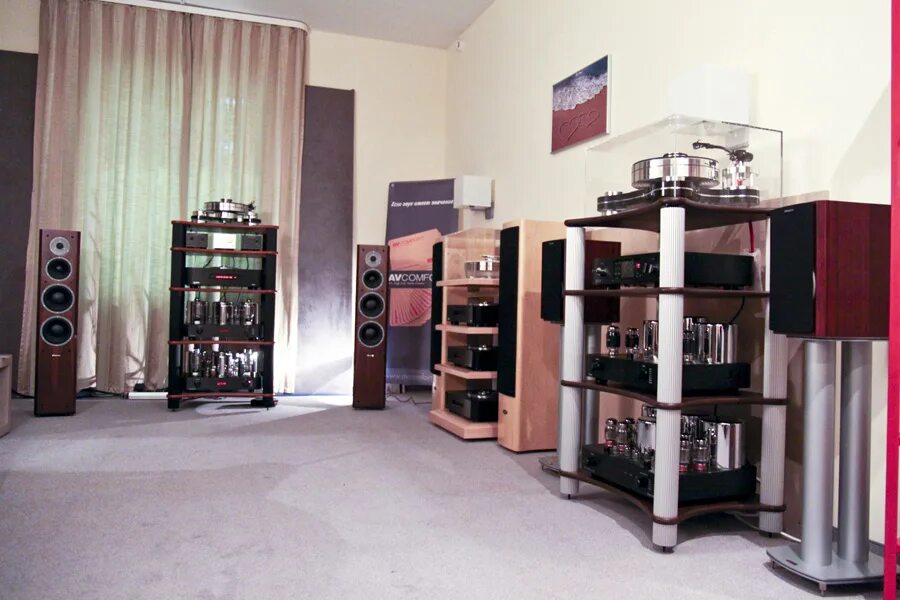 Hi end аппаратура. Hi Fi магазин. Магазин HIFI техники. Hi Fi магазин Москва. Автомобиль хай фай