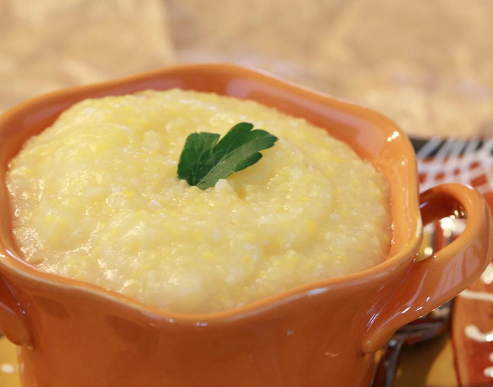 Кукурузная молочная каша. Кукуруза при поносе. Кукурузная крупа каша. Мелкая крупа для салатов. Крупа 8 букв.