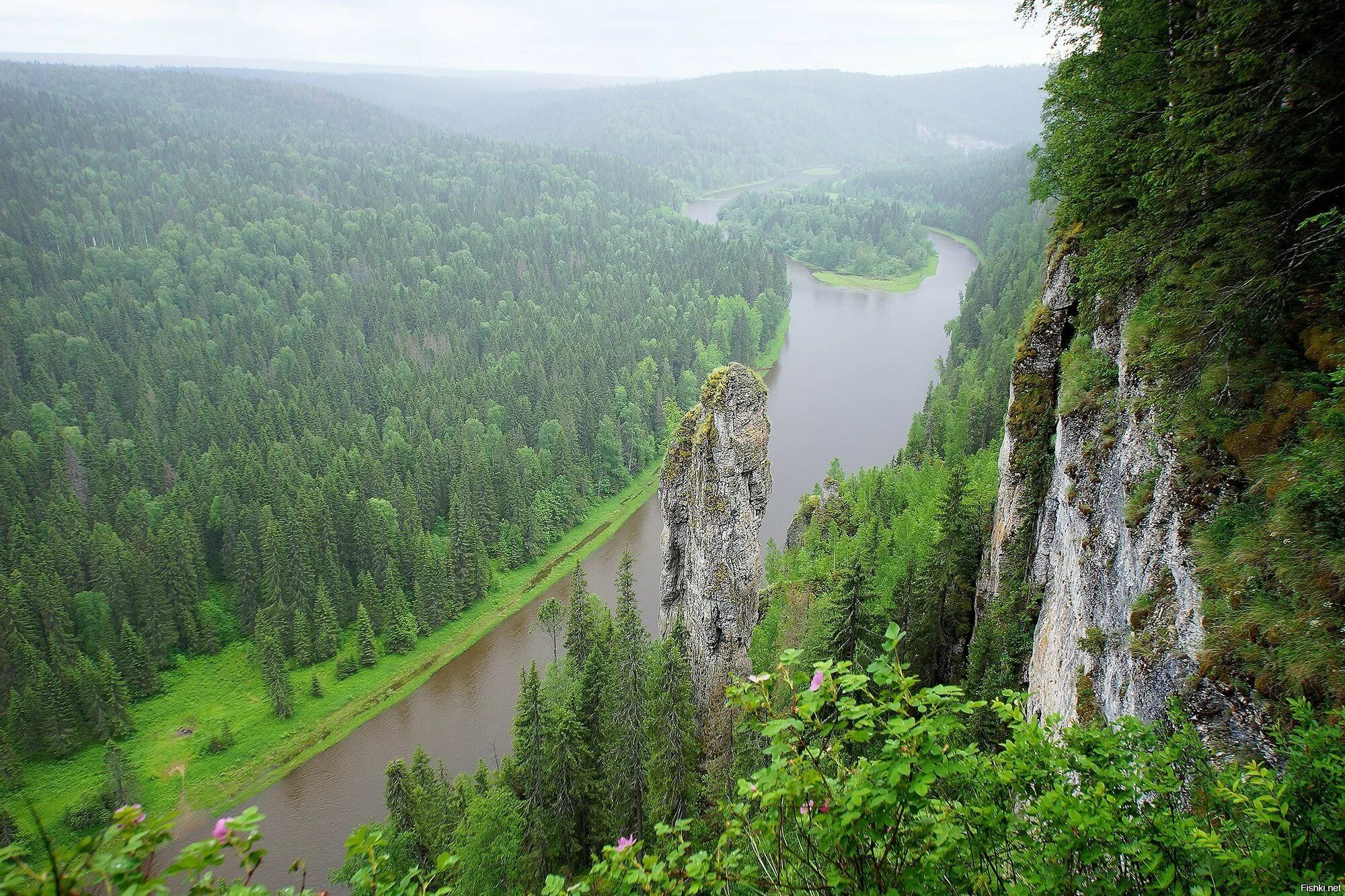 Какая природа в пермском крае. Река Усьва Пермский край. Уральские горы Усьва. Усьва Пермский край горы. Река Усьва в Перми.