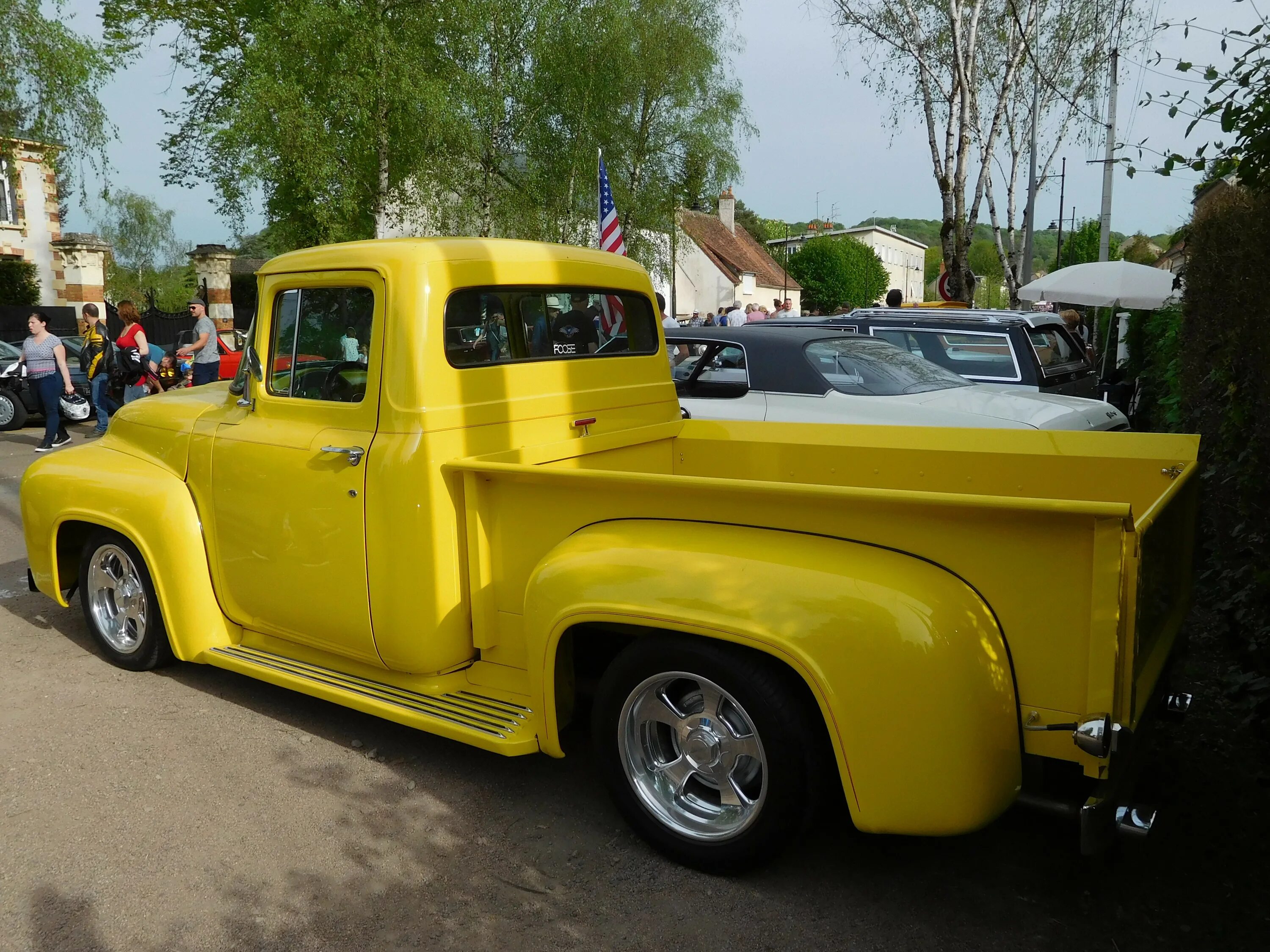 Желтый пикап. Dodge Pickup 1953. Желтый пикап GMC. Желтый пикап 2000. Шевроле пикап желтый.