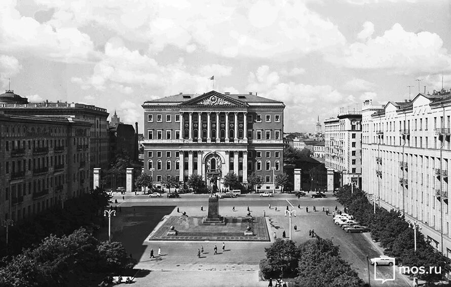 Передвижение зданий. Здание Моссовета на Тверской. Передвижение. Здание Моссовета передвинули. Дом генерал-губернатора на Тверской. Здание Моссовета (Тверская, 13).