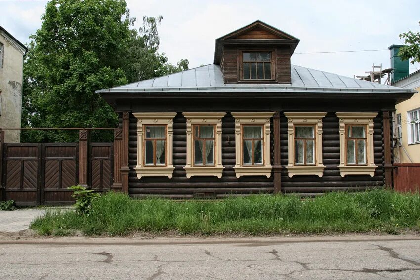 Наличники Ростов Великий. Красивые деревянные дома Ростов Великий. Деревянные дома Ростов Великий. Дом Емельянова Ростов Великий. Квартиры в ростове великом ярославская область