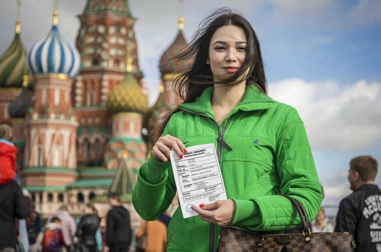 Девушка с иностранцем. Девушка с визой. Русские девушки с иностранцами на чм. Девушки иностранцев. Девушки иностранцев.