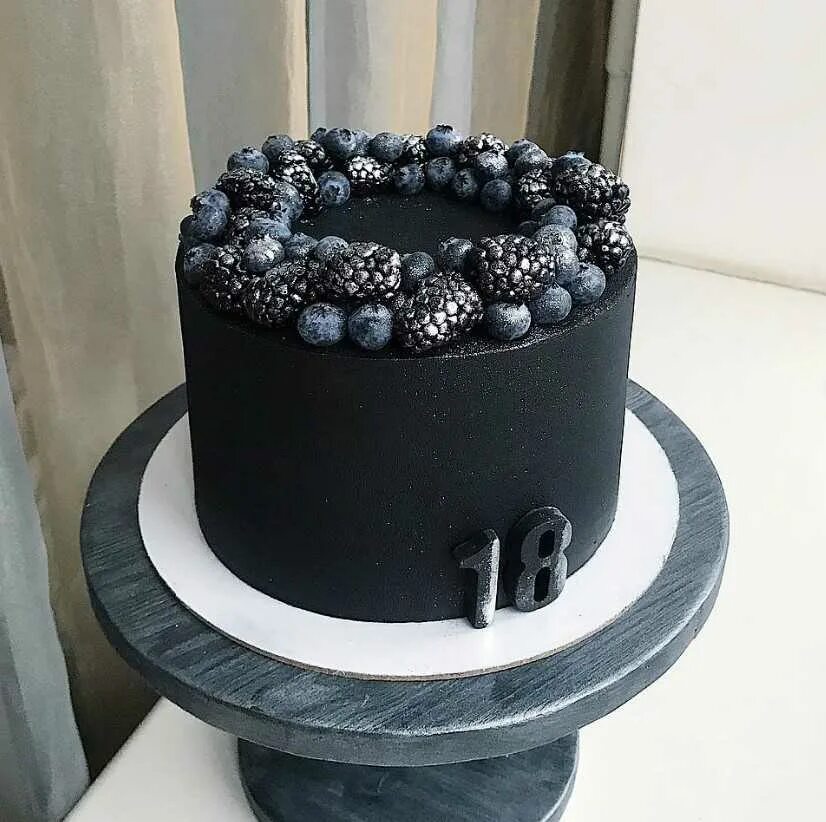 Черный торт для девушки. Черно розовый торт. Торт в черном цвете для девушки. Красивое украшение торта. Черный торт для девочки.