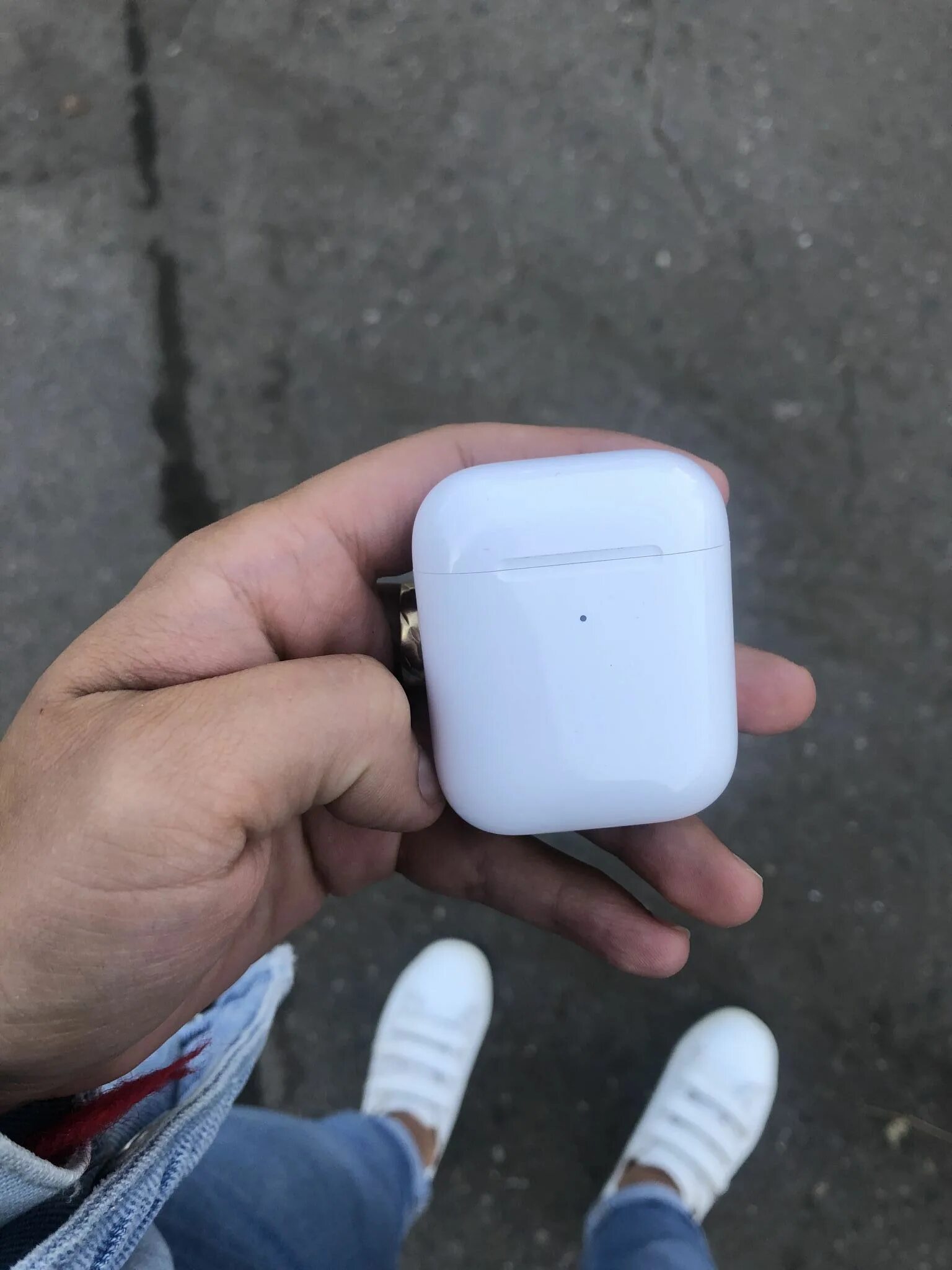 Airpods 1 оригинал. Айрподсы 2. AIRPODS 2.2. Айрподс 2 наушники. Apple AIRPODS Pro 2 кейс.