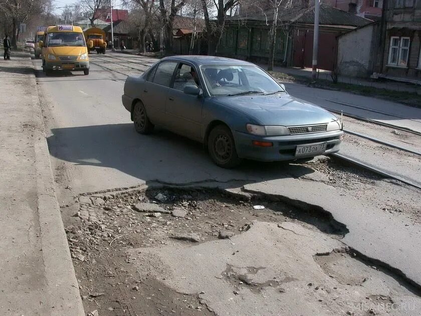 Дороги в ульяновске сейчас. Плохие дороги ульяновск. дороги ульяновска фото. ульяновск плохие фото. плохие дороги и золотые купола.